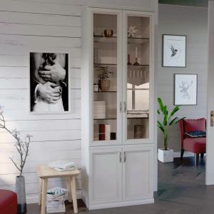 шкафы-витрины