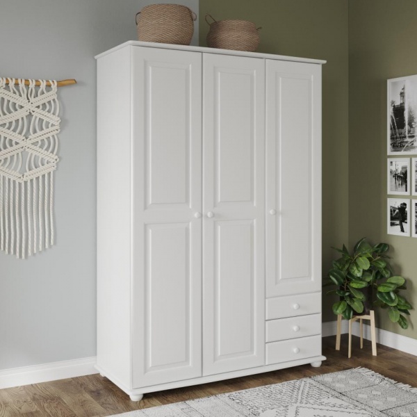 Распашные шкафы