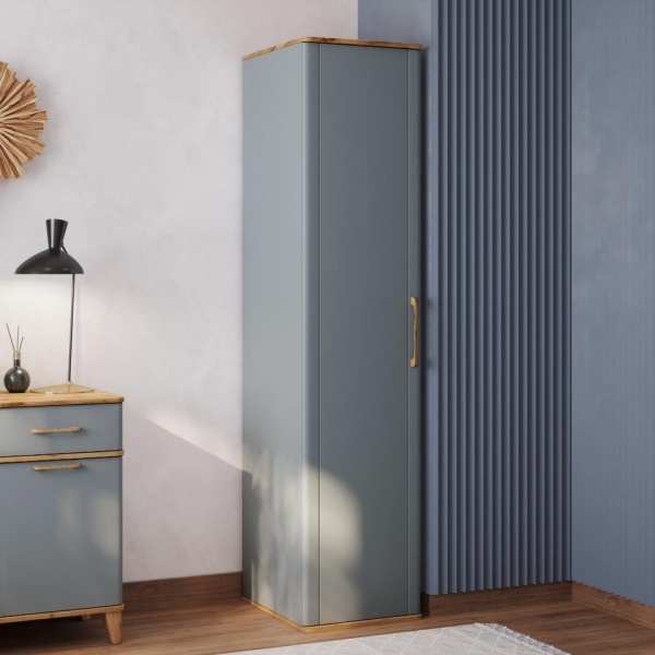 Распашные шкафы