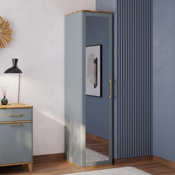 Распашные шкафы