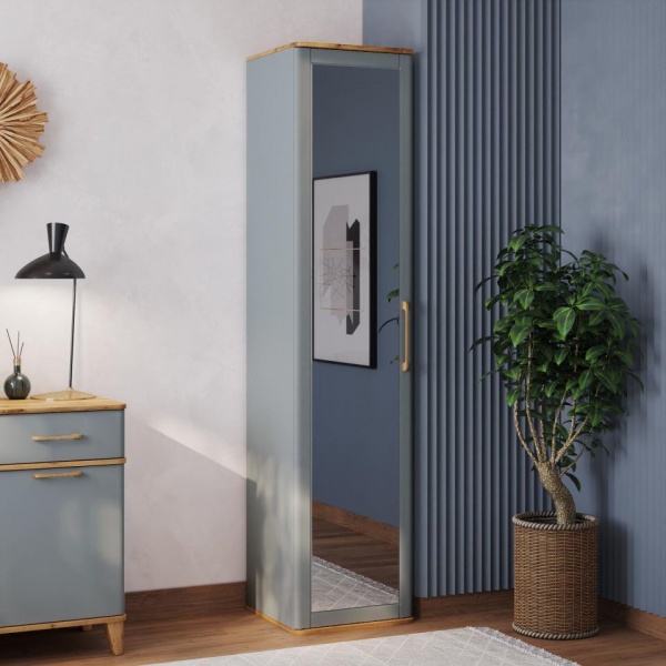 Распашные шкафы