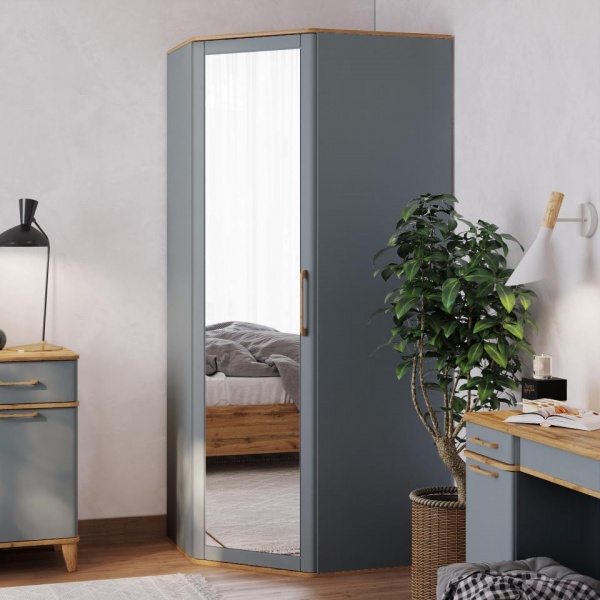 Распашные шкафы