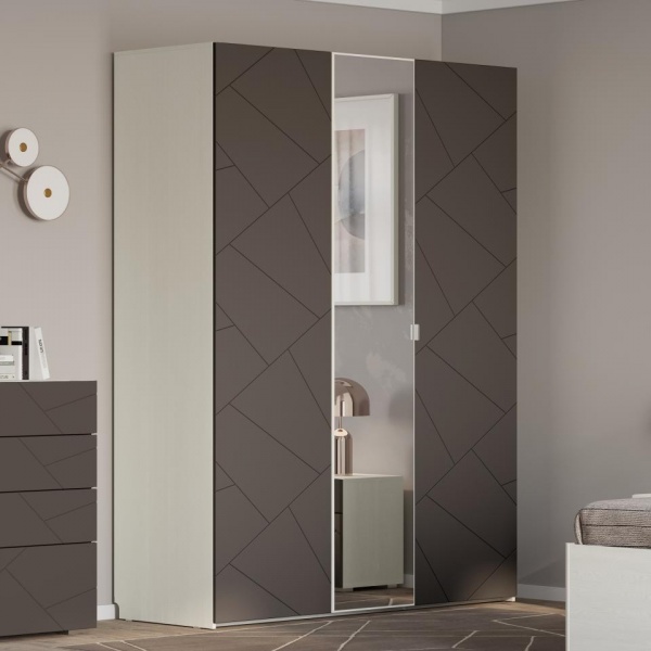 Распашные шкафы