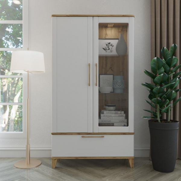 шкафы-витрины