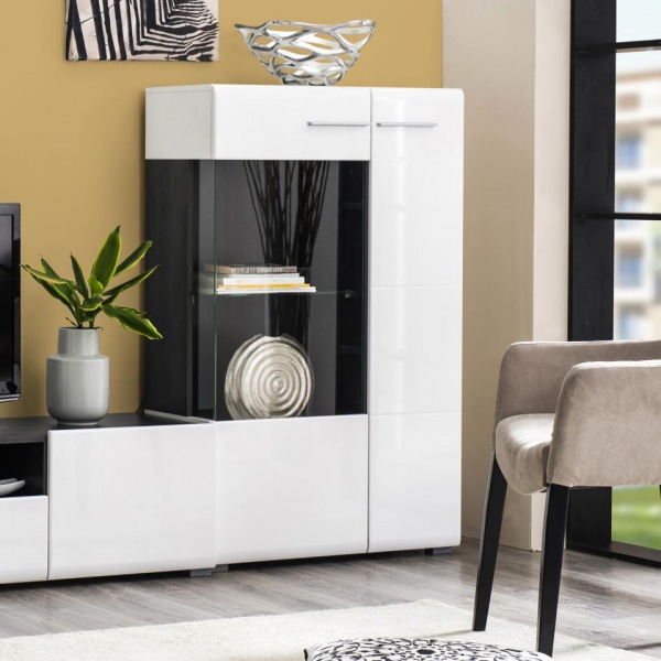 шкафы-витрины