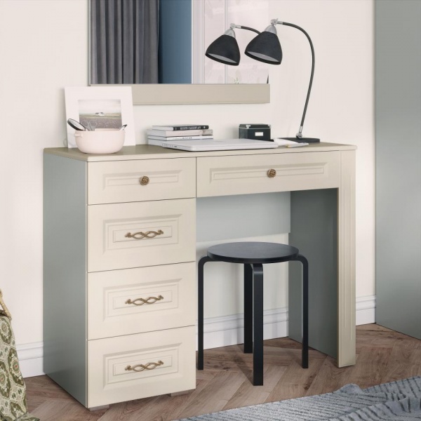 Туалетный стол