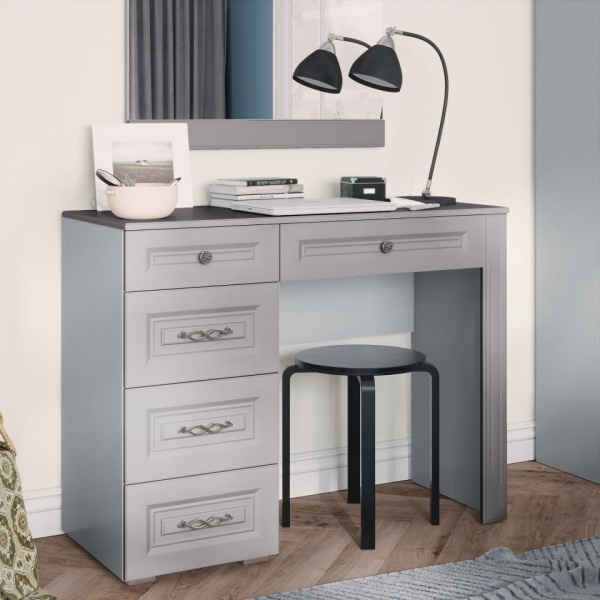 Туалетный стол