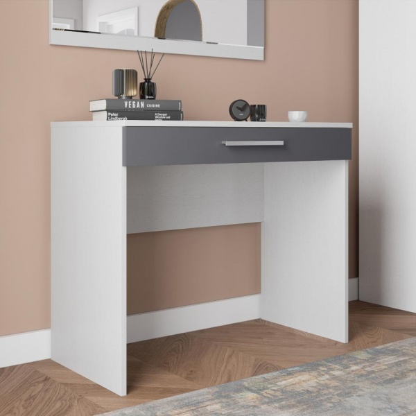 Туалетный стол