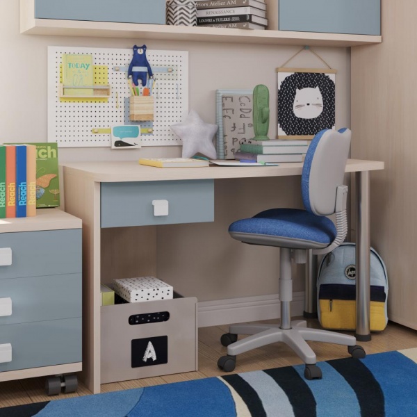 детский письменный стол