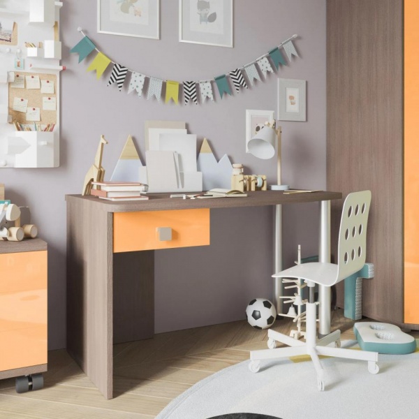 детский письменный стол