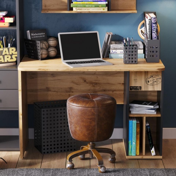 детский письменный стол