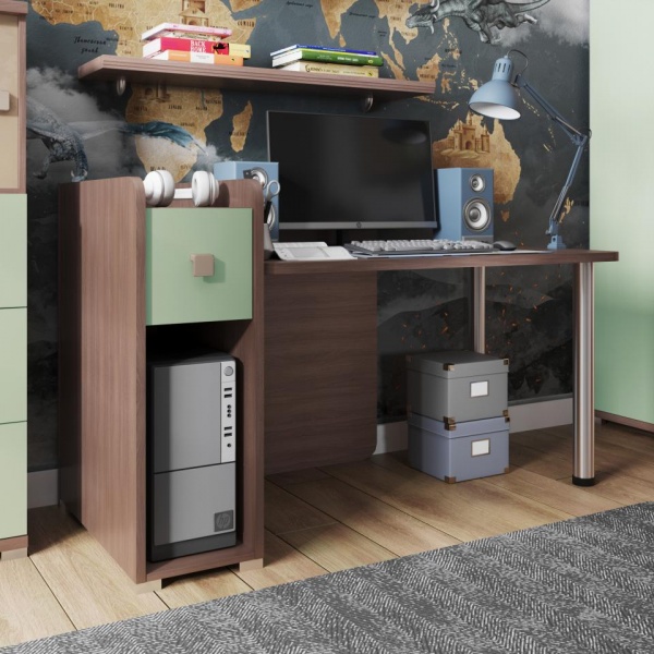 детский письменный стол