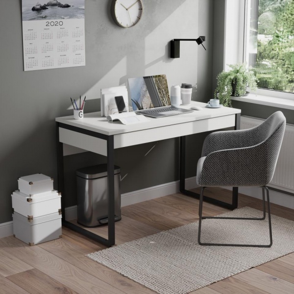 письменный стол в комнату