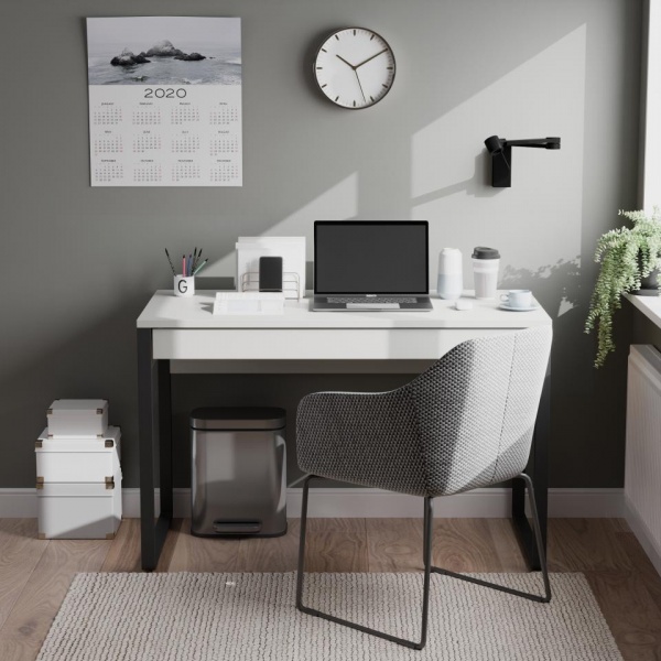 письменный стол в комнату