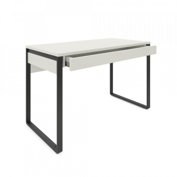 письменный стол в комнату