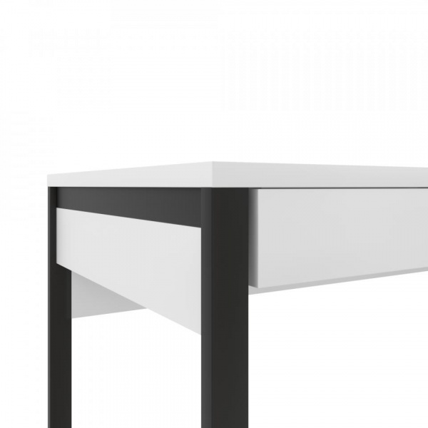 письменный стол в комнату