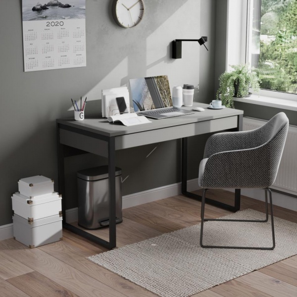 письменный стол в комнату