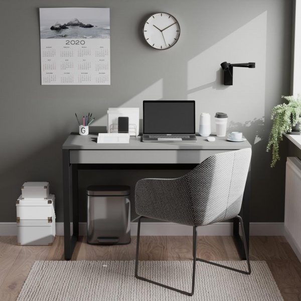 письменный стол в комнату