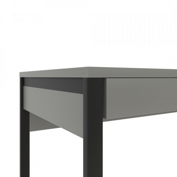 письменный стол в комнату