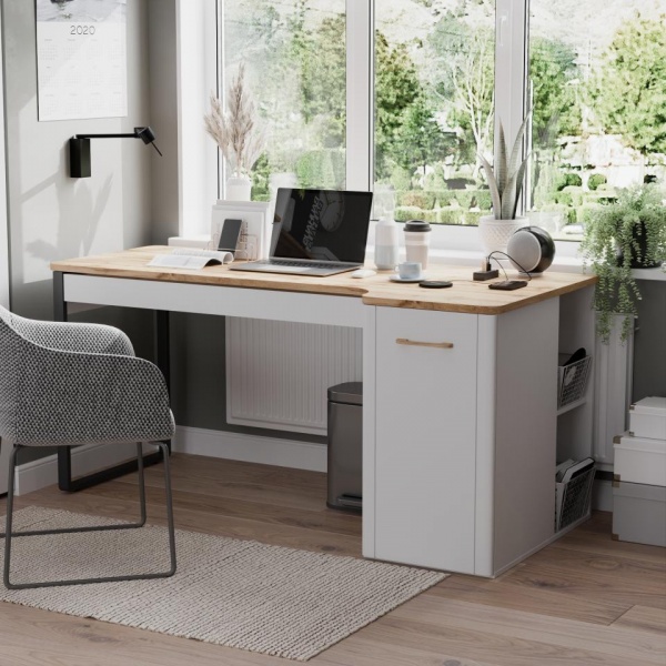 письменный стол в комнату