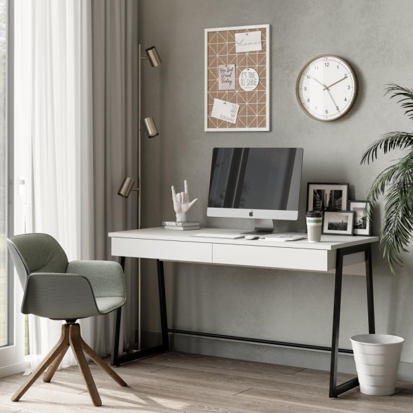 письменный стол в комнату