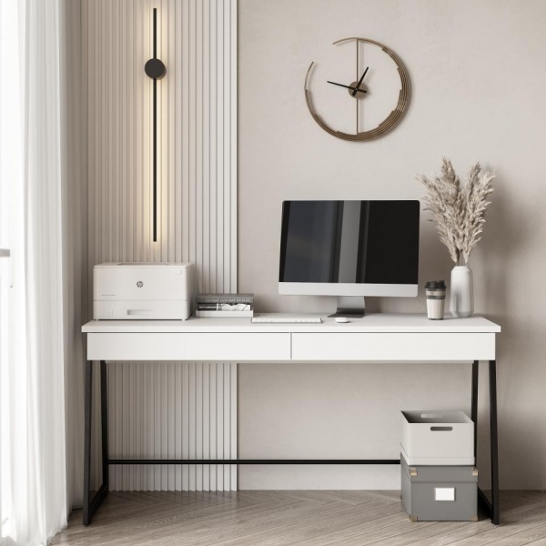 письменный стол в комнату