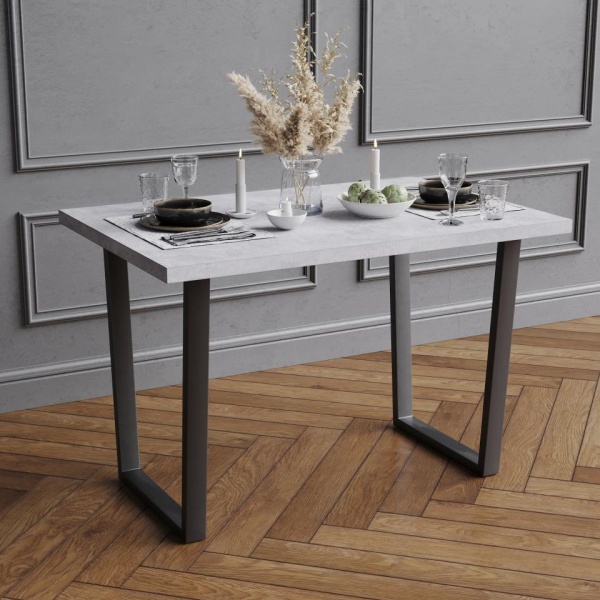 Обеденные столы