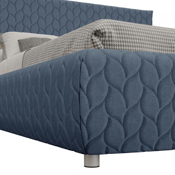 кровать в спальню