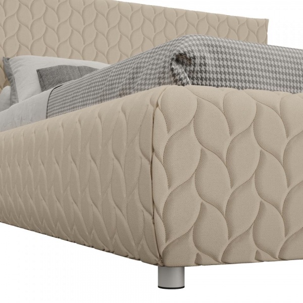 кровать в спальню