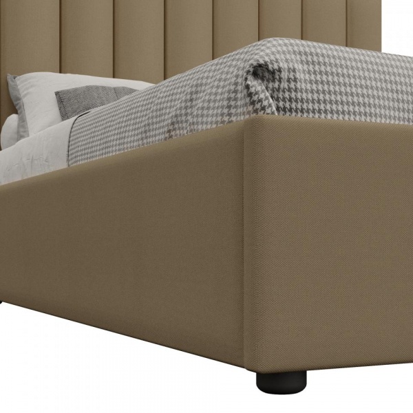 Двуспальные кровати