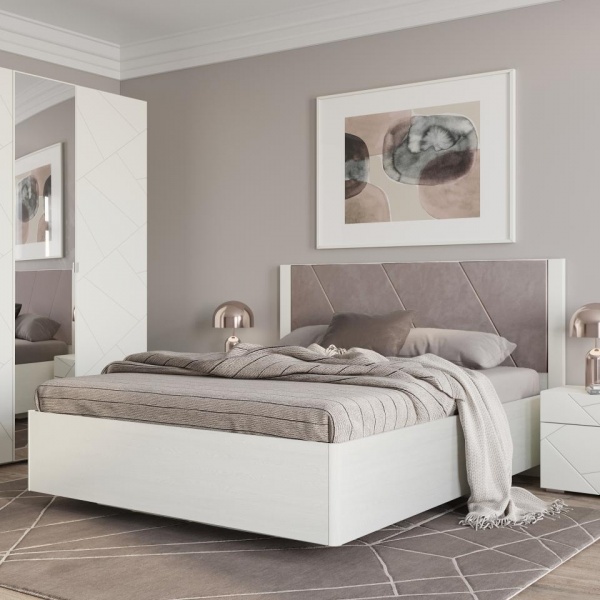 кровать в спальню