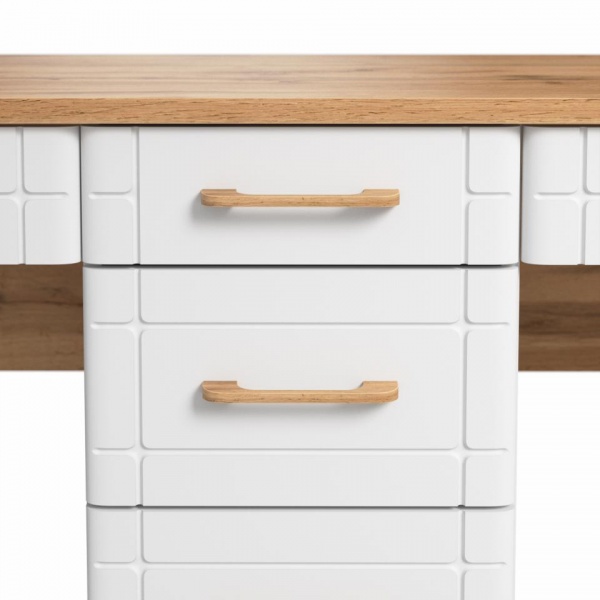 детский письменный стол