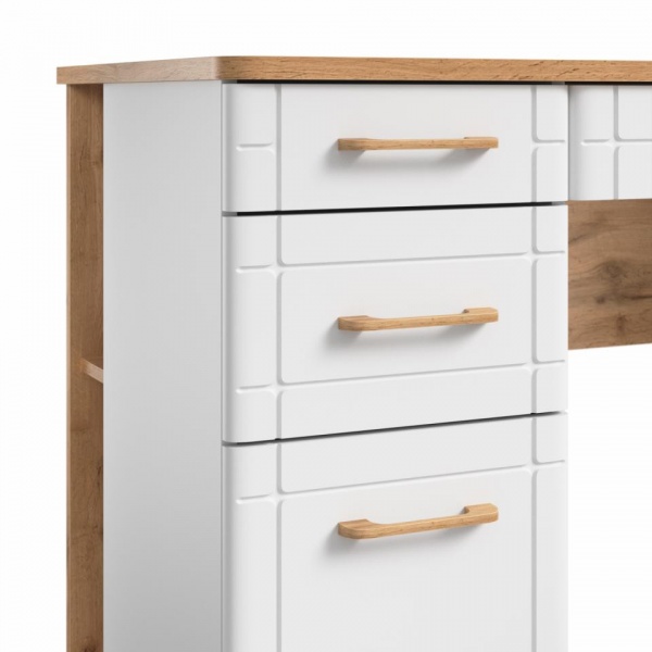 детский письменный стол