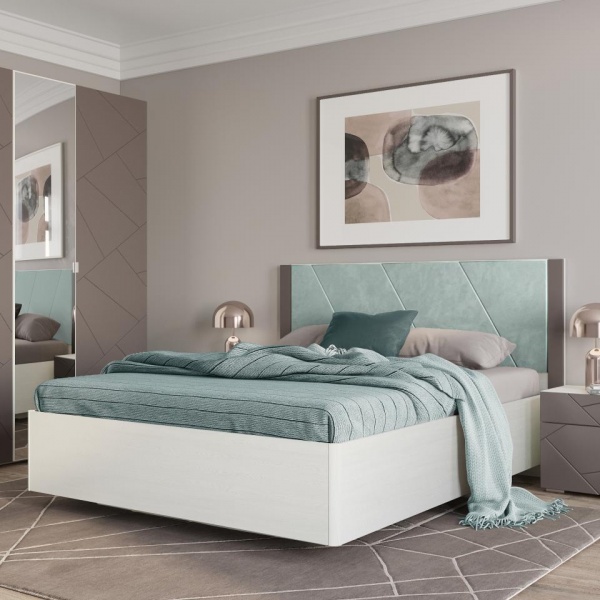 Двуспальные кровати