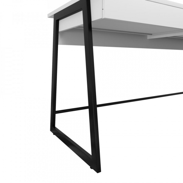 письменный стол в комнату