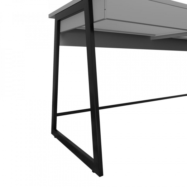 письменный стол в комнату