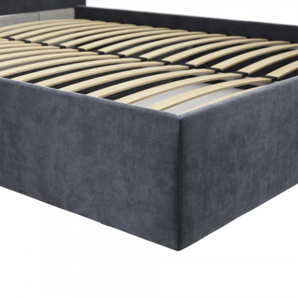 кровать в спальню