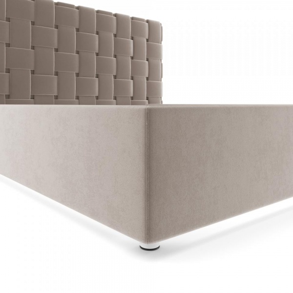 кровать в спальню