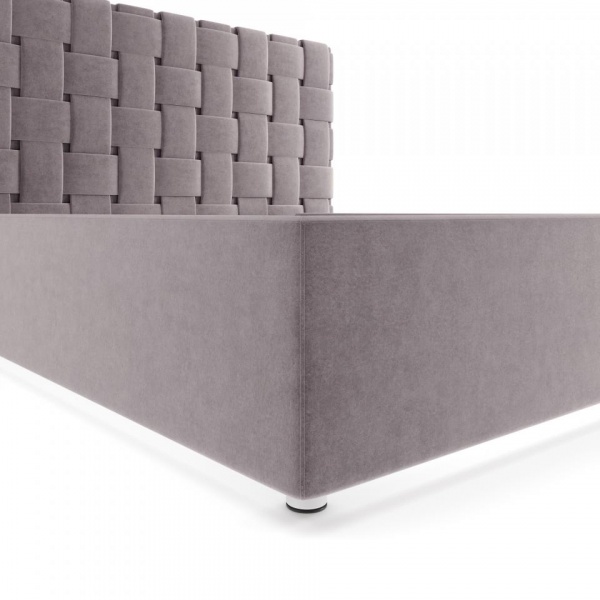 Двуспальные кровати