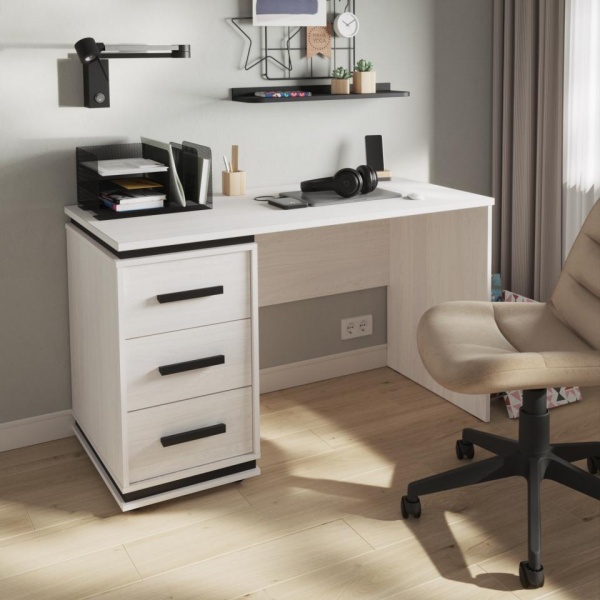 письменный стол в комнату