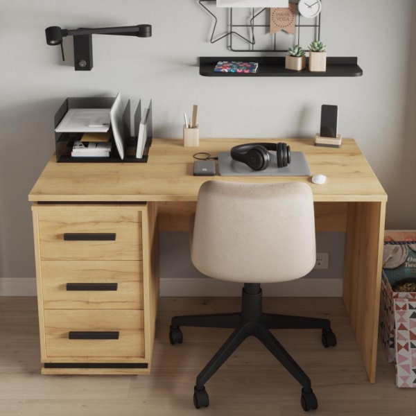 письменный стол в комнату