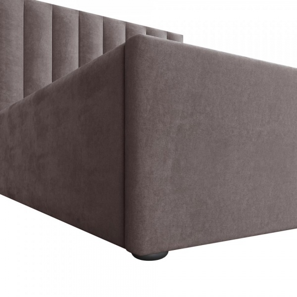 кровать в спальню