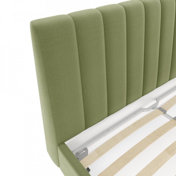 кровать в спальню