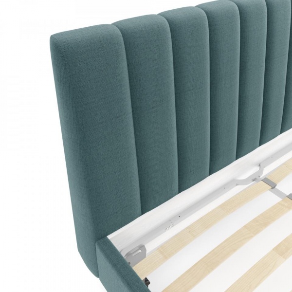 кровать в спальню