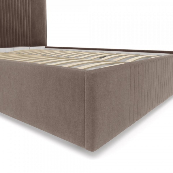 Двуспальные кровати