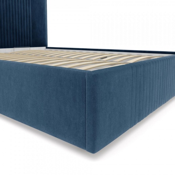 кровать в спальню