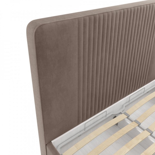 кровать в спальню