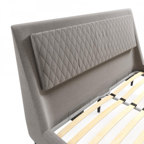 кровать в спальню