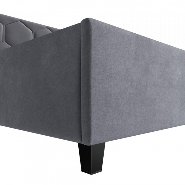 кровать в спальню