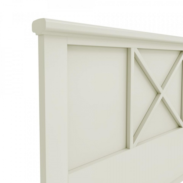 кровать в спальню